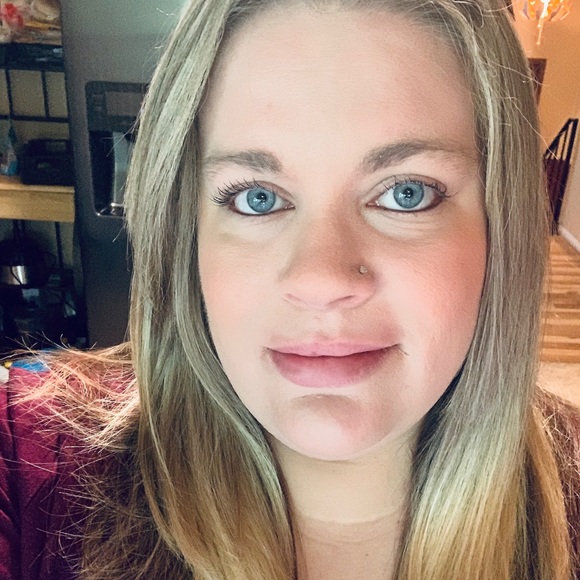 Meet your Posher, Marissa - Picture 1 of 1